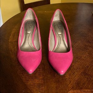 LifeStride Pumps Fuschia 6 1/2 M